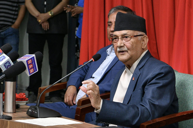 कोशीमा सरकार संरक्षित ‘पहिचानवादी’ भनिनेहरूले एमालेमाथि आक्रमण गरे : अध्यक्ष ओली